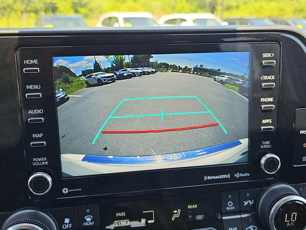 Used 2022 Toyota Highlander XLE AWD/4WD image 16
