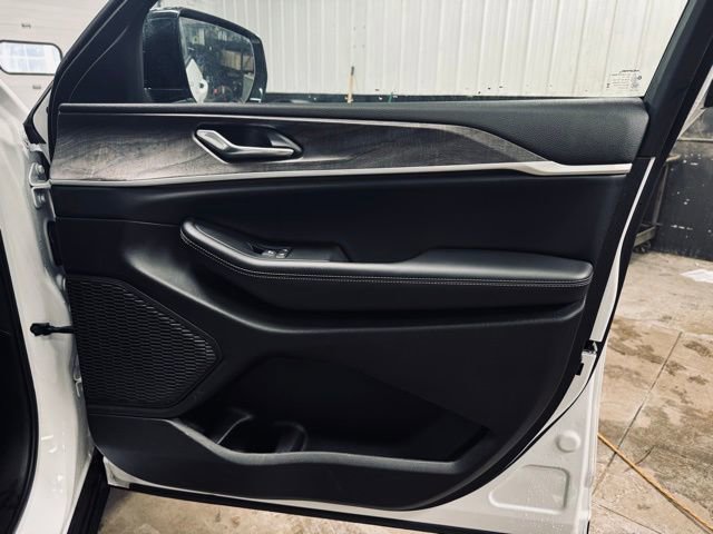 Certified 2025 Jeep Grand Cherokee Limited image 14