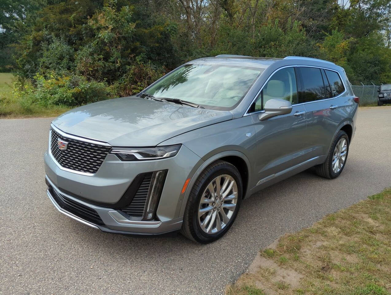 Used 2024 Cadillac XT6 Premium Luxury w/ Technology Package image 2