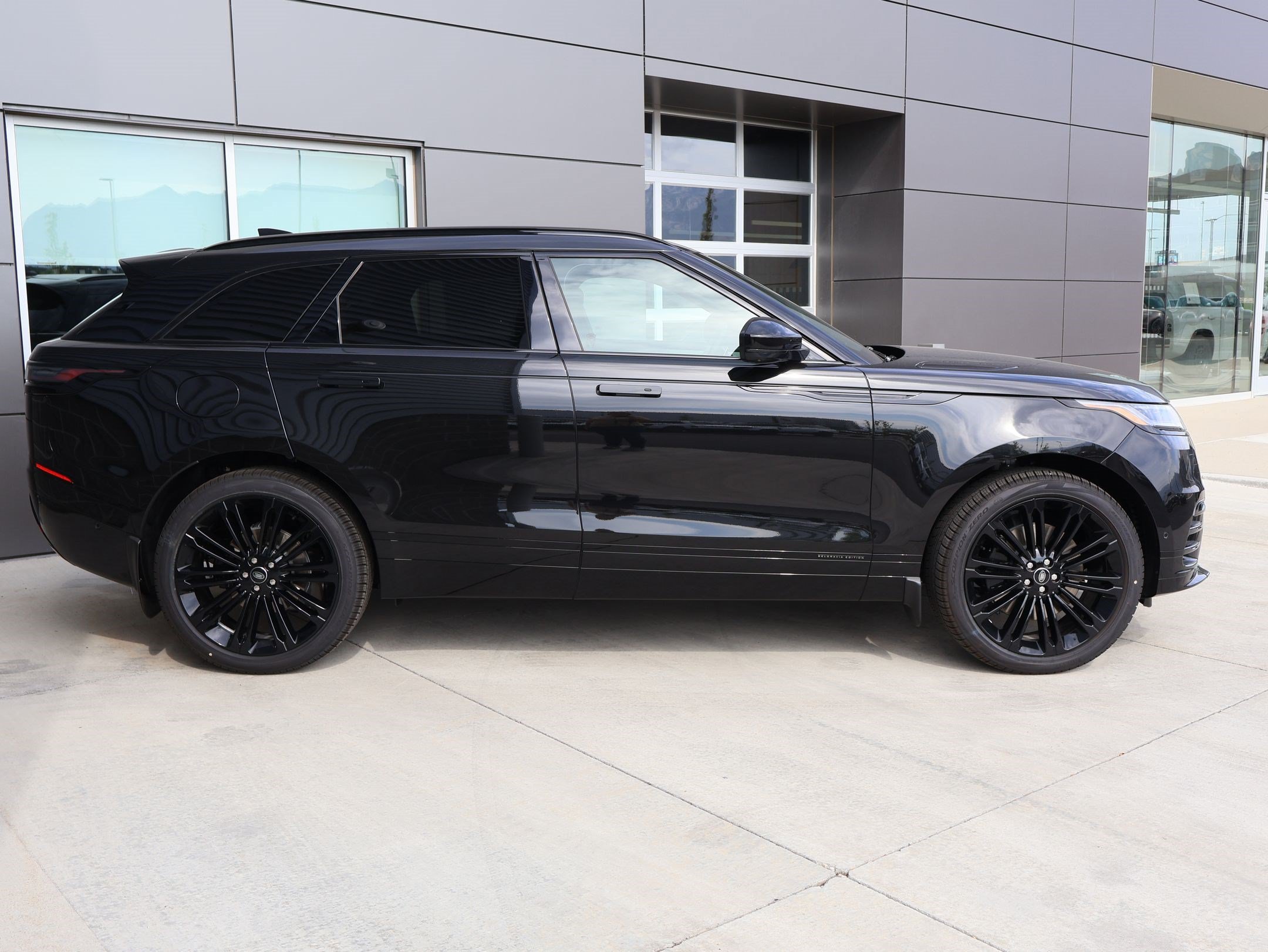 New 2026 Land Rover Range Rover Velar Belgravia AWD/4WD image 4