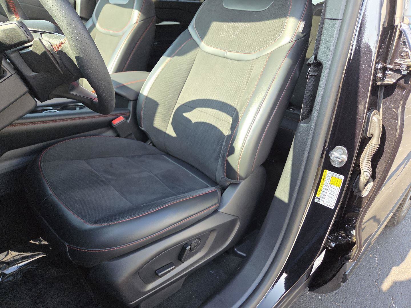 Used 2025 Ford Explorer ST w/ Sun And Sound Package AWD/4WD image 22