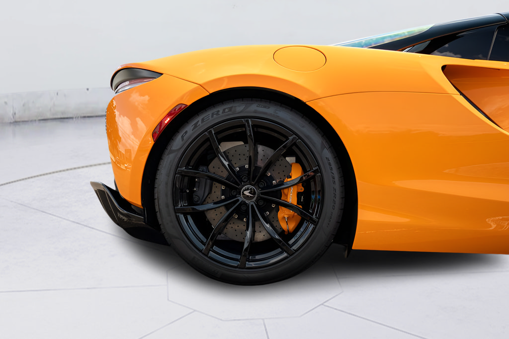 Used 2025 McLaren Artura Spider RWD image 33