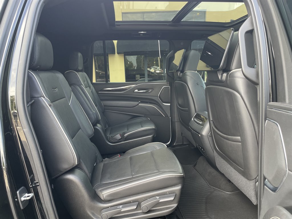 Used 2021 Cadillac Escalade ESV Sport w/ Driver Assist Tech Package AWD/4WD image 28