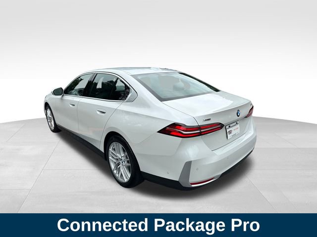 Used 2024 BMW 530i xDrive image 3