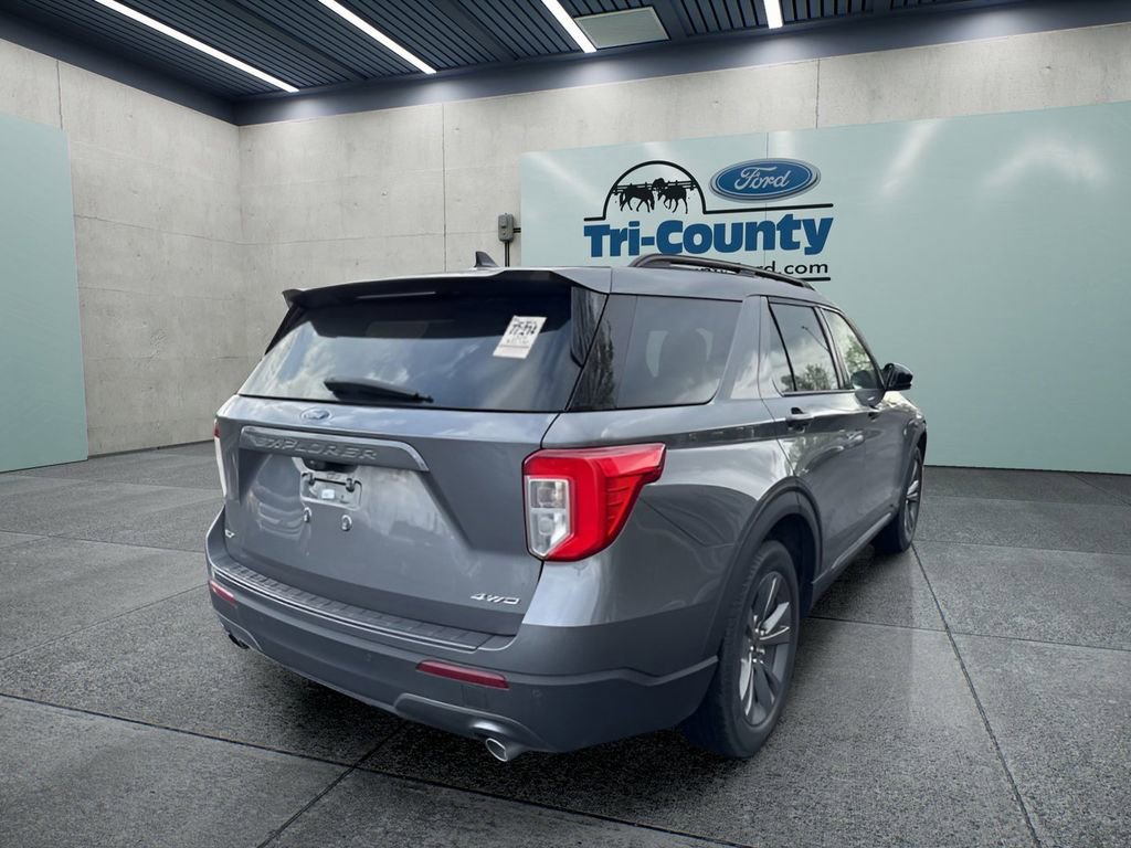 Used 2023 Ford Explorer XLT w/ Equipment Group 202A image 7