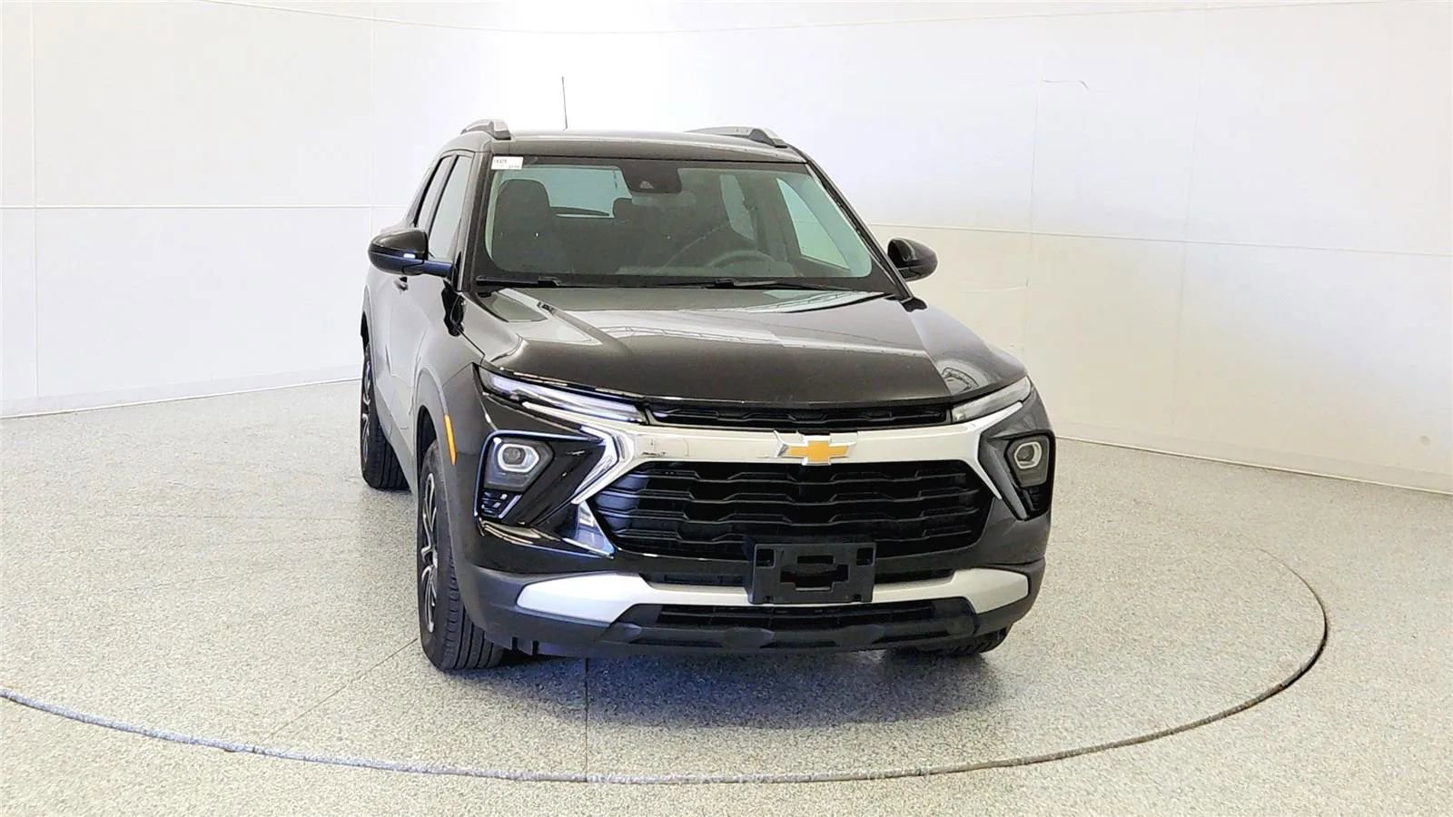 Used 2025 Chevrolet TrailBlazer LT image 2