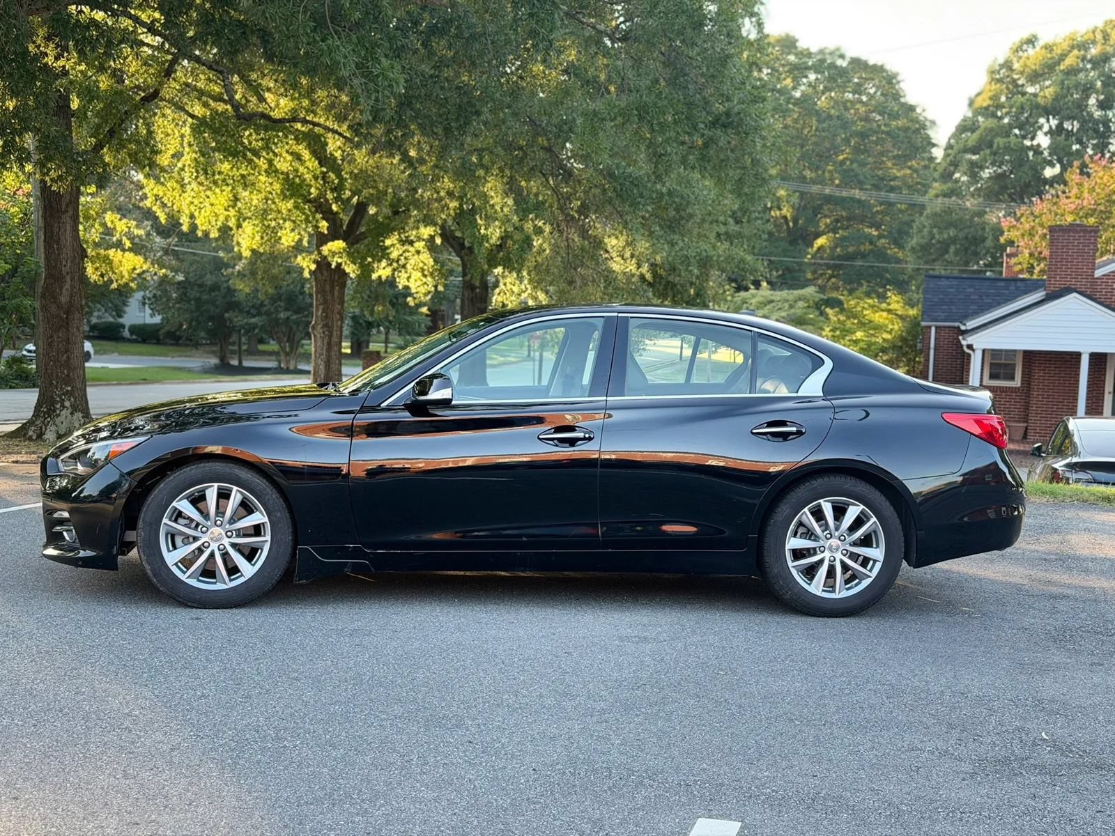 Used 2015 INFINITI Q50 Premium w/ Navigation Package RWD image 3
