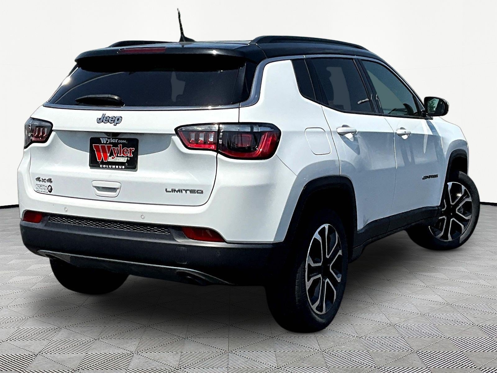 Used 2023 Jeep Compass Limited AWD/4WD image 6