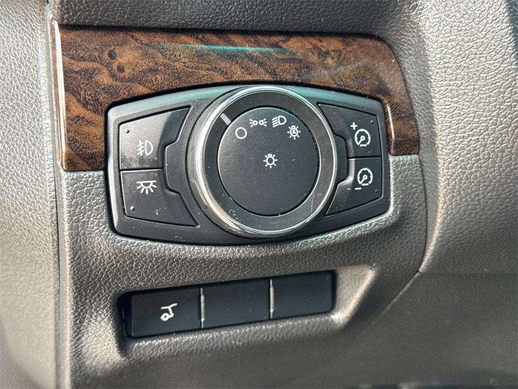 Used 2013 Ford Explorer Limited image 28