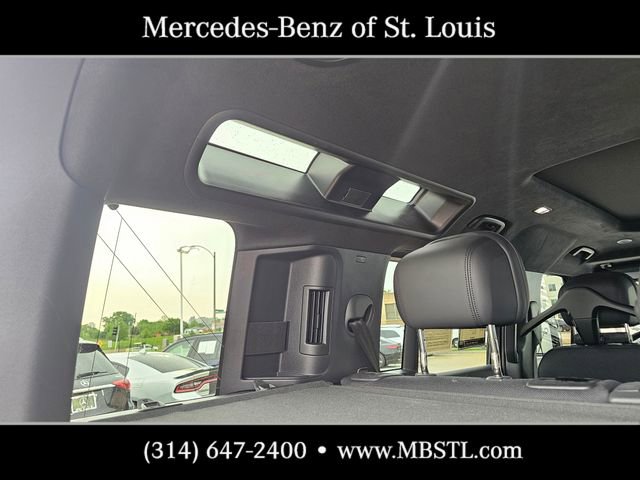 Used 2025 Land Rover Defender 110 V8 AWD/4WD image 14