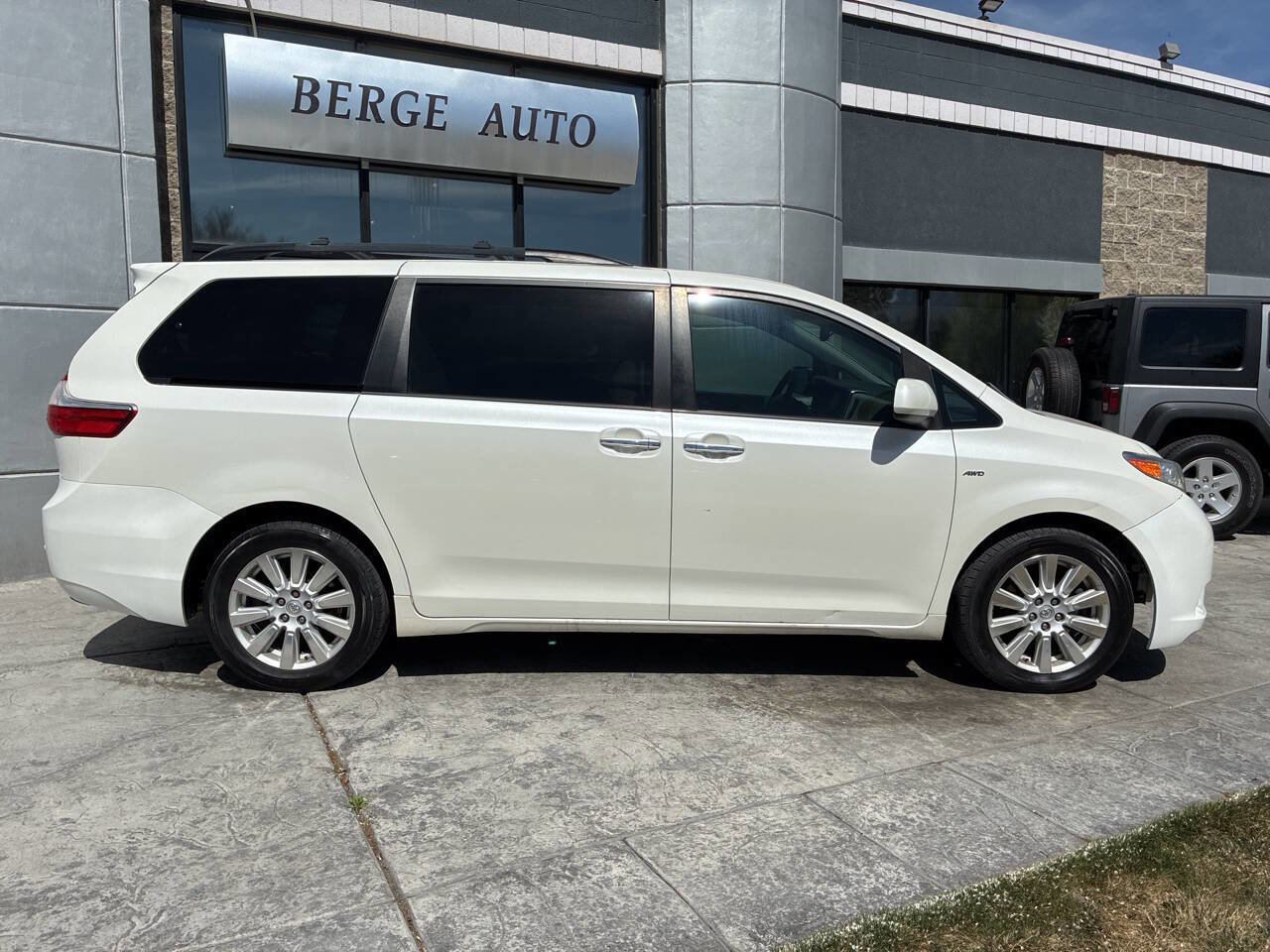 Used 2017 Toyota Sienna XLE Premium image 6