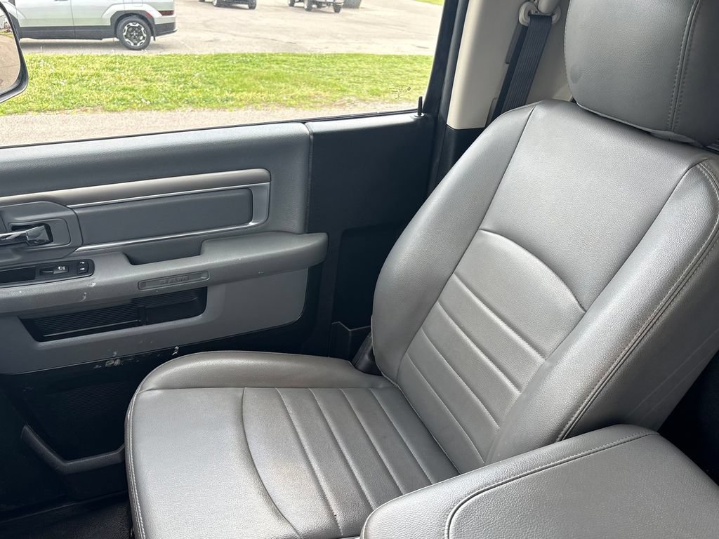 Used 2018 RAM 5500 Tradesman w/ Power & Remote Entry Group RWD image 24