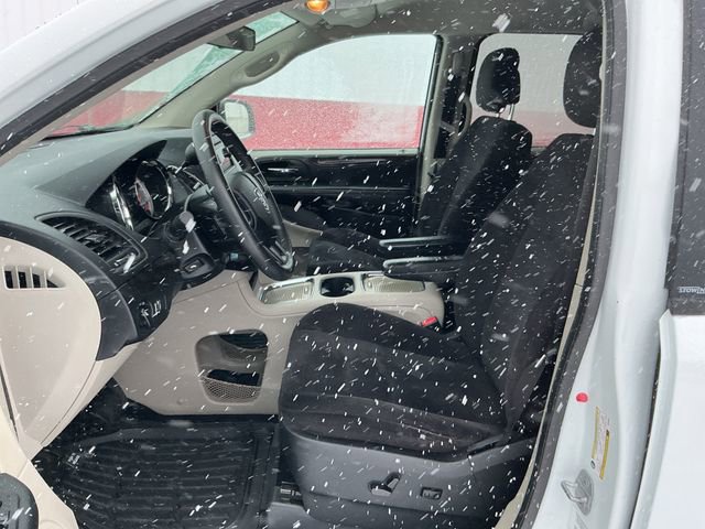 Used 2014 Dodge Grand Caravan SXT image 26
