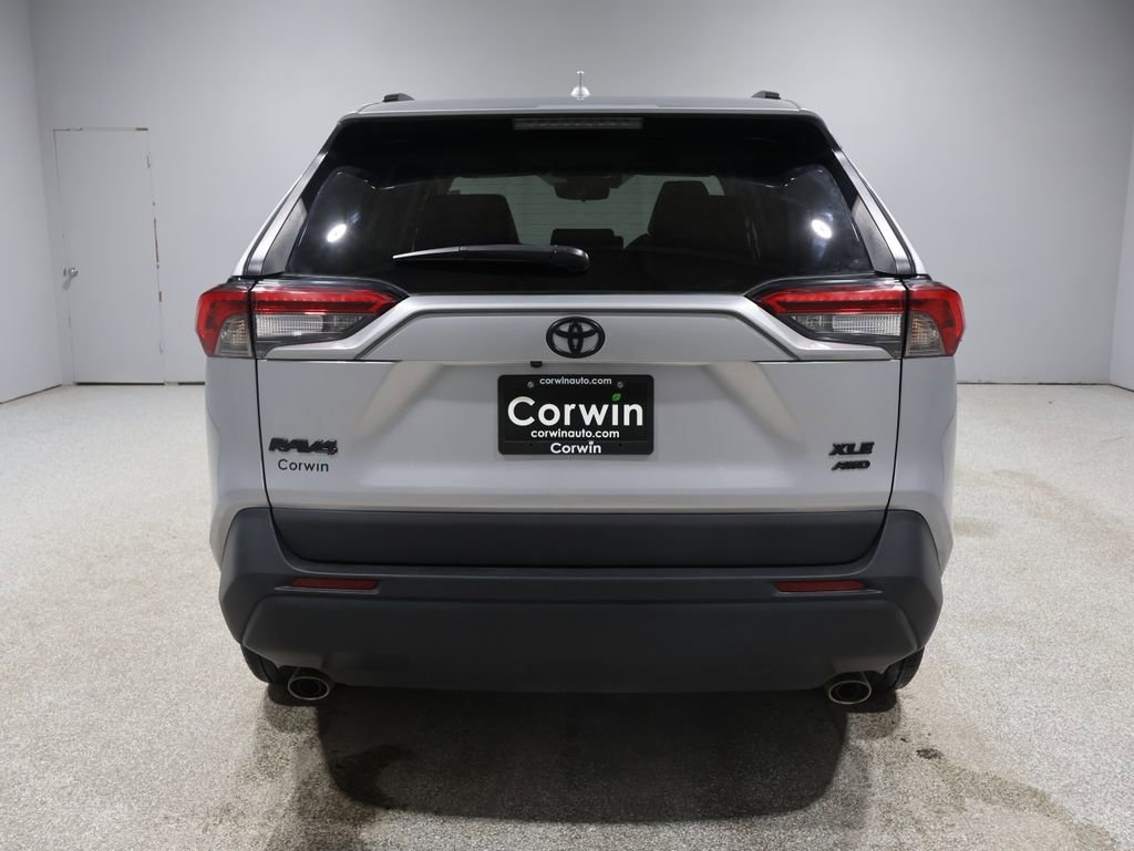 Used 2023 Toyota RAV4 XLE Premium image 3