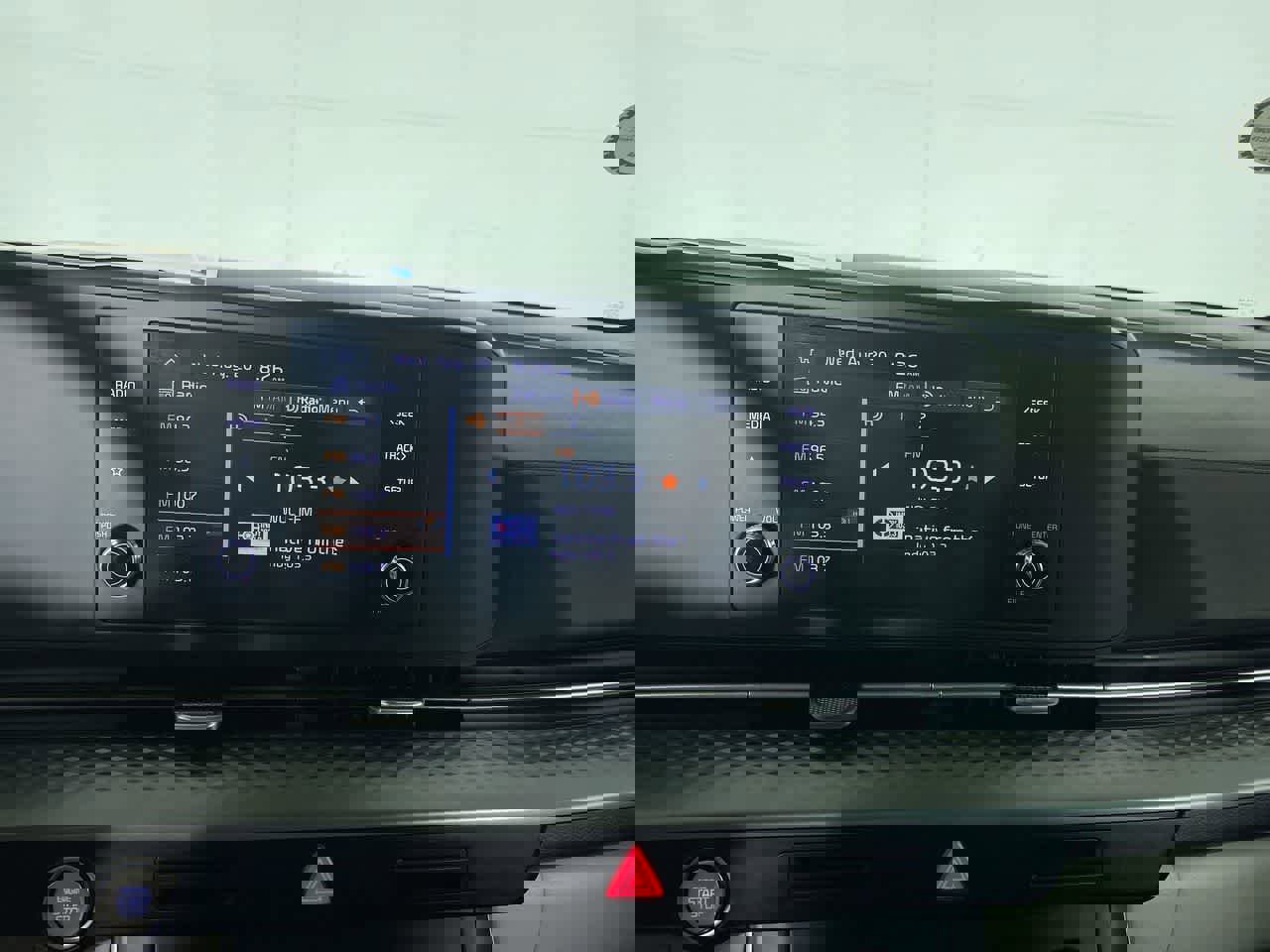 Used 2024 Kia Carnival LX image 24