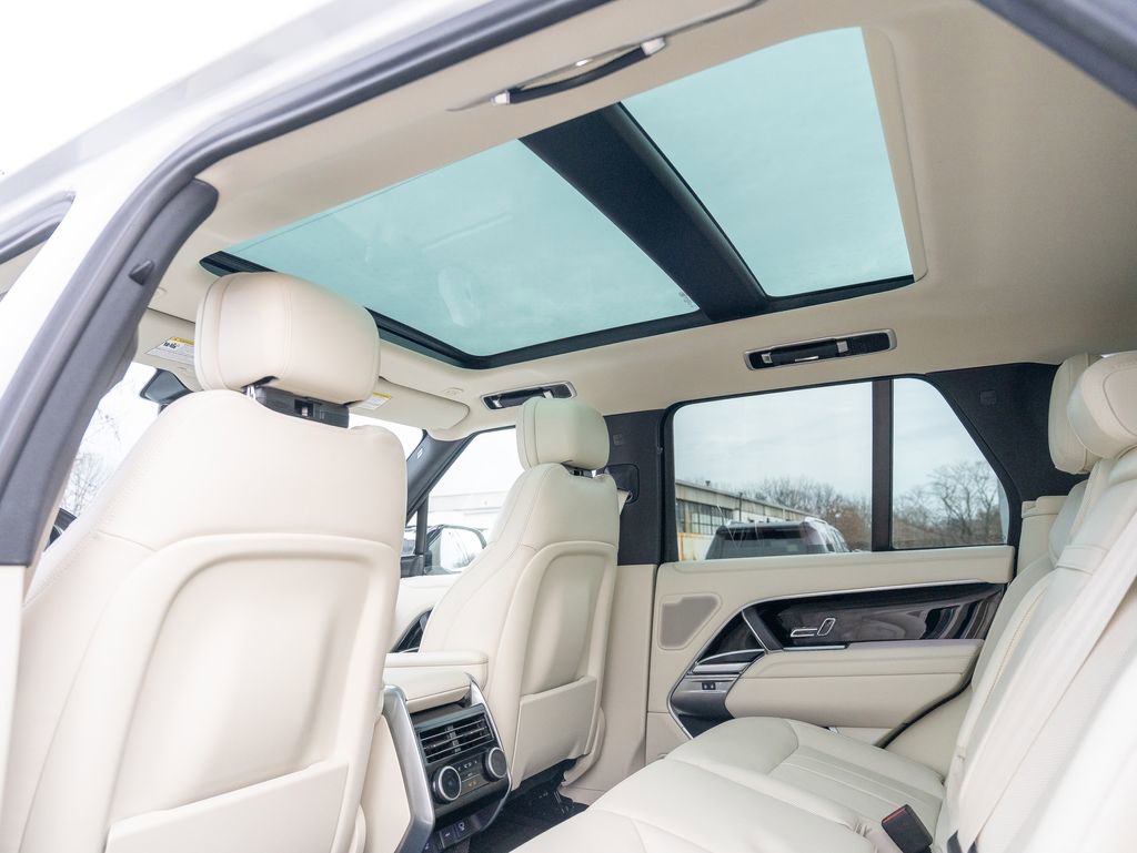 Certified 2025 Land Rover Range Rover SE image 35