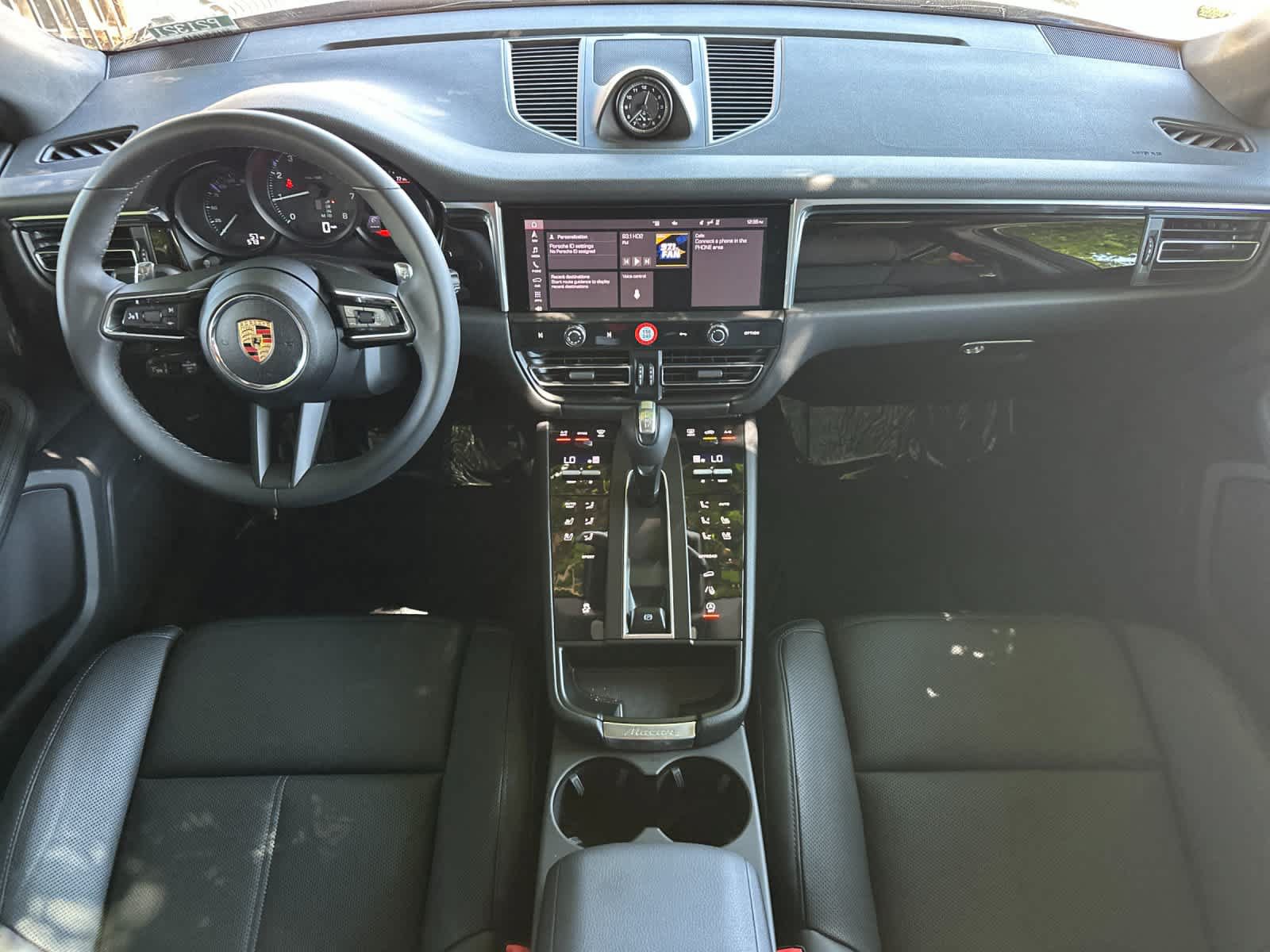 Certified 2025 Porsche Macan AWD/4WD image 6