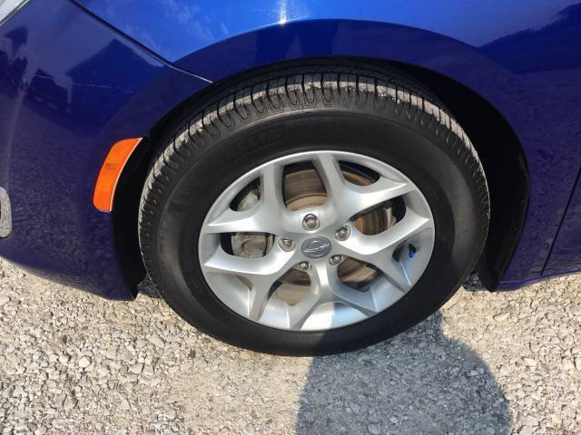 Used 2018 Chrysler Pacifica Touring Plus w/ Tire & Wheel Group FWD image 9
