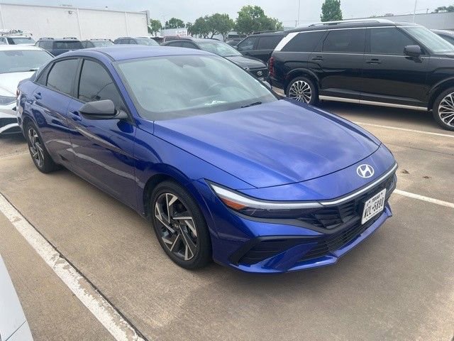 Used 2025 Hyundai Elantra Sport FWD image 1