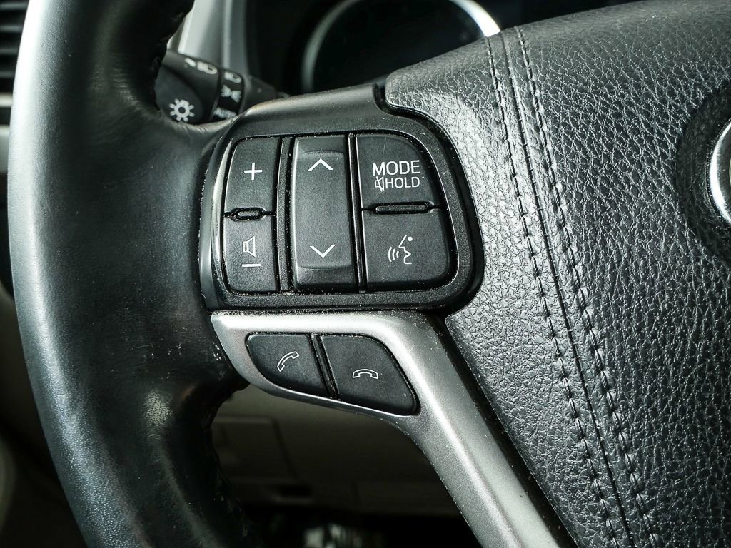 Used 2019 Toyota Highlander XLE FWD image 10