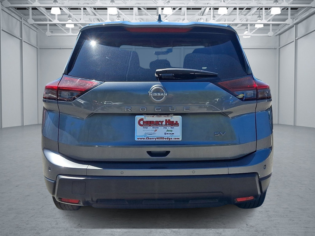 Used 2024 Nissan Rogue SV FWD image 4