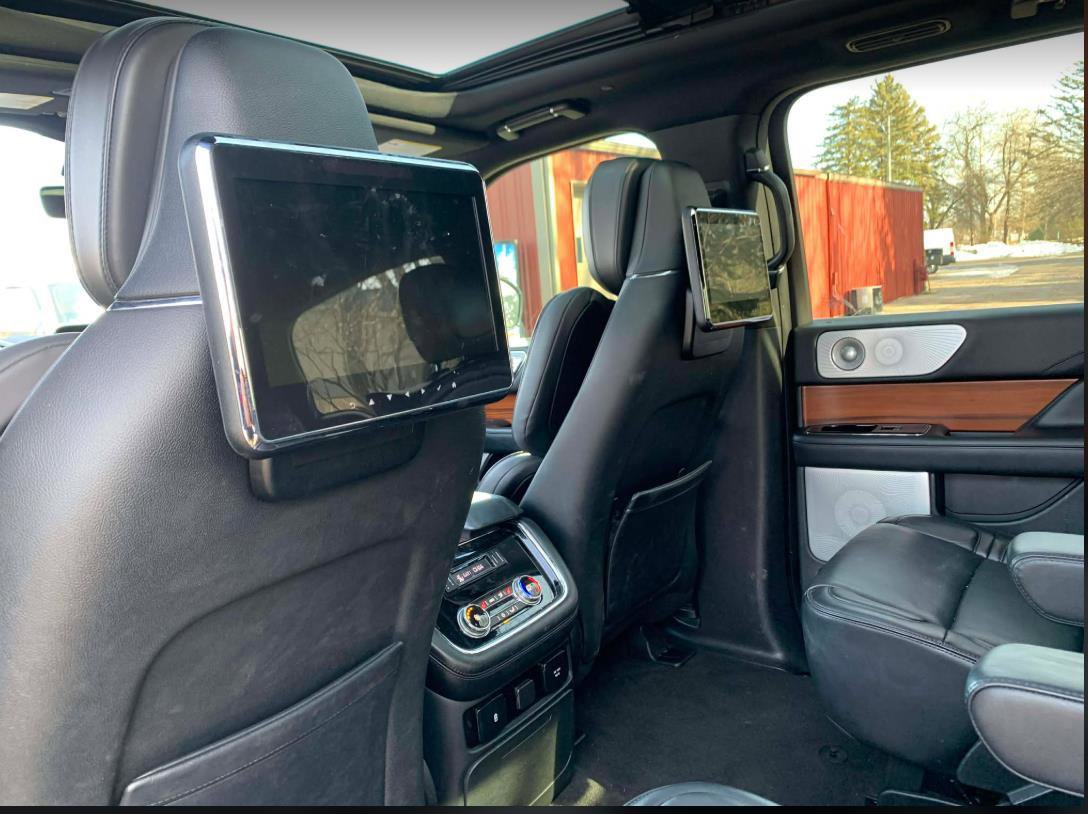 Used 2019 Lincoln Navigator Reserve image 16