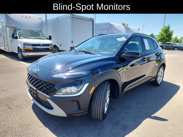 Used 2023 Hyundai Kona SEL w/ Cargo Package FWD image 3