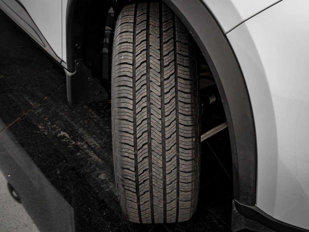 Used 2023 Nissan Rogue SV image 36