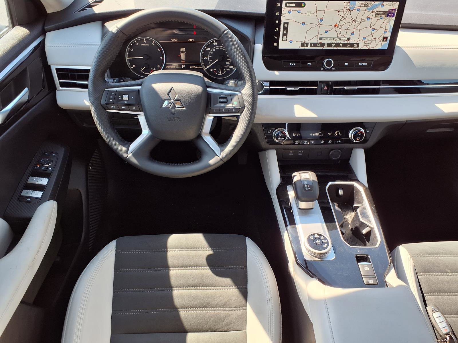 Used 2025 Mitsubishi Outlander SE FWD image 2