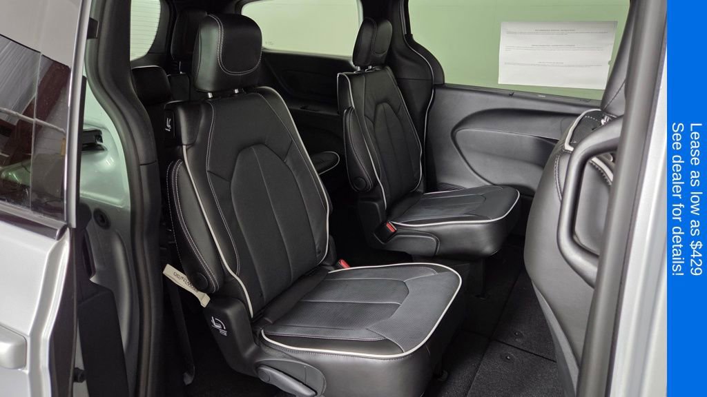 New 2026 Chrysler Pacifica Limited image 32