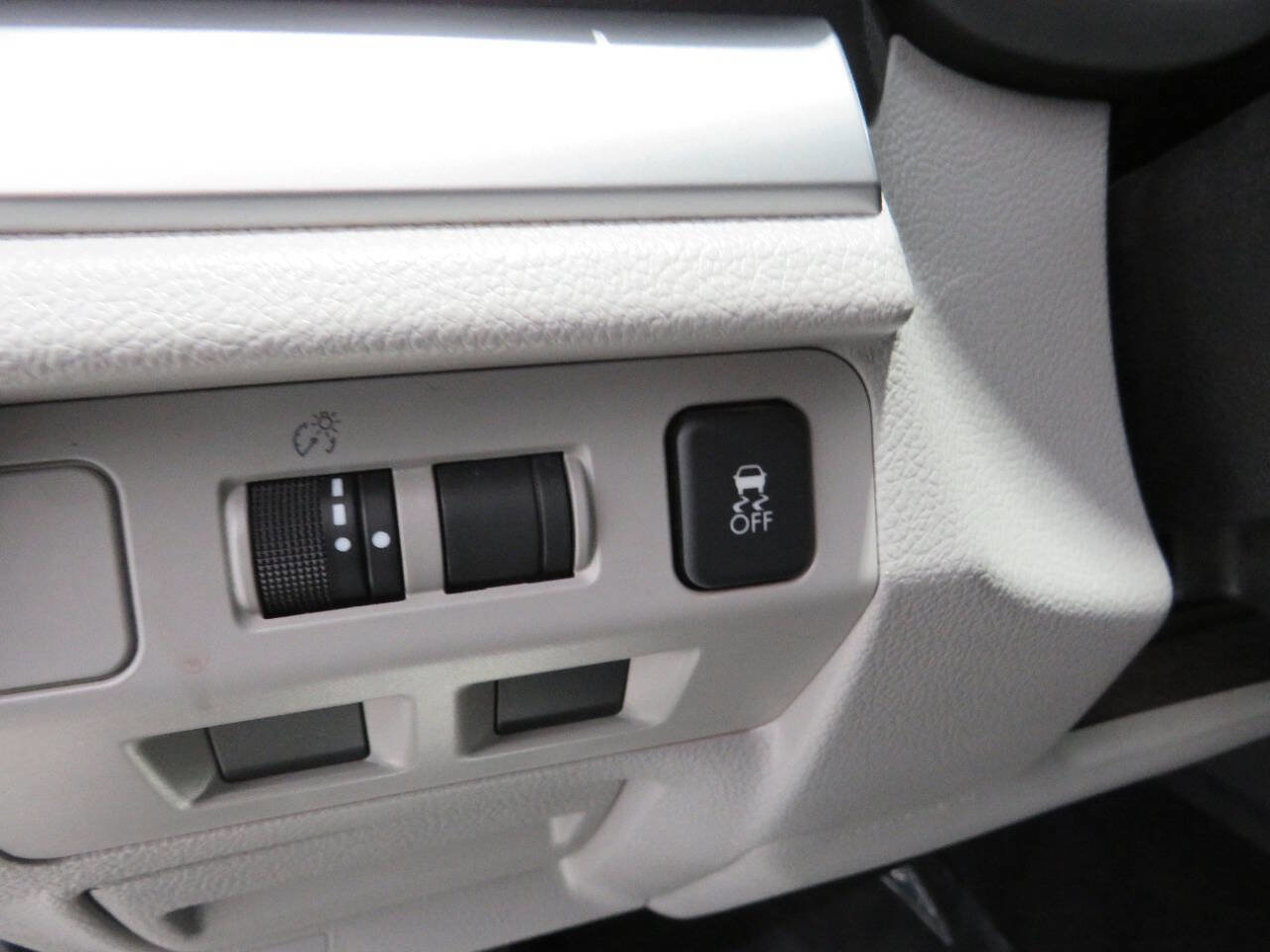 Used 2016 Subaru Forester 2.5i Premium w/ All-Weather Package image 21