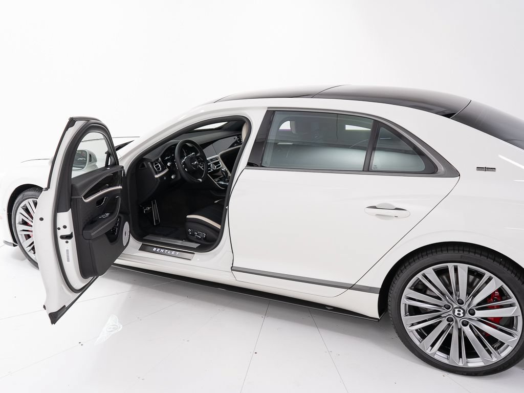 Used 2025 Bentley Flying Spur Plug-In Hybrid AWD/4WD image 9