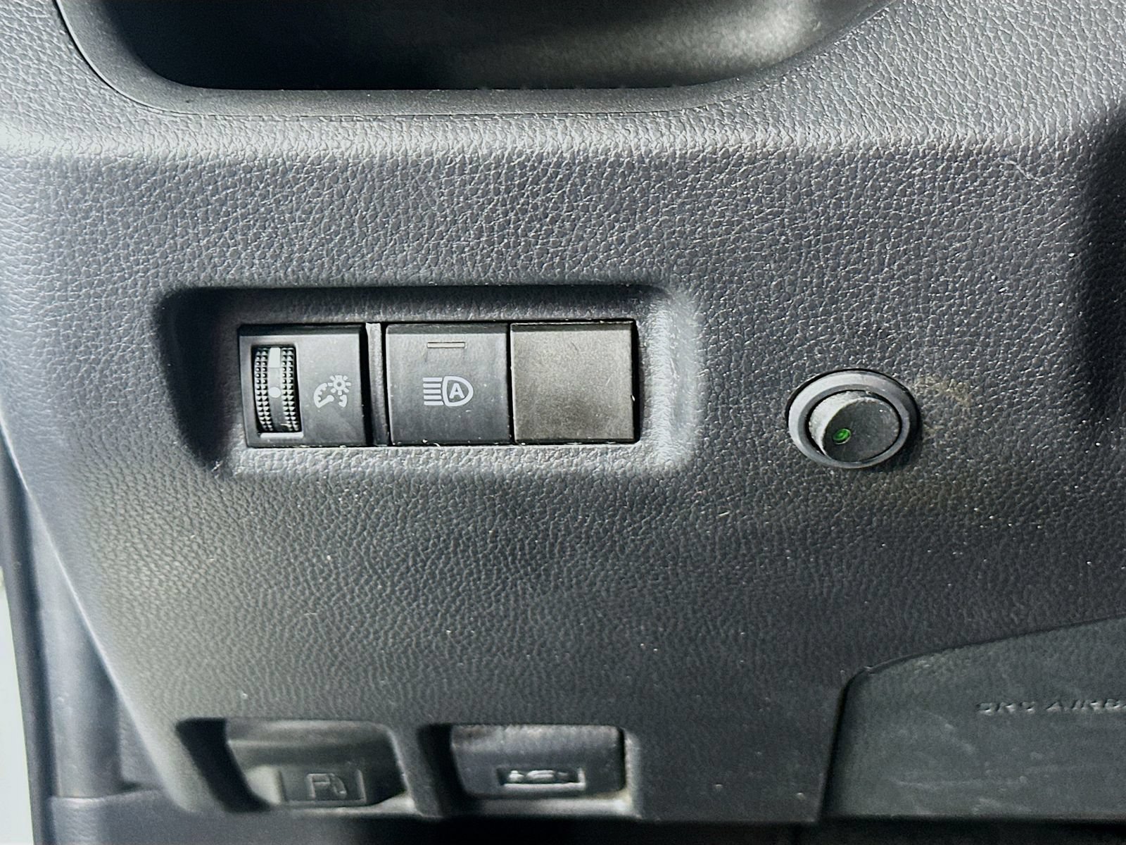 Used 2021 Toyota RAV4 LE AWD/4WD image 10