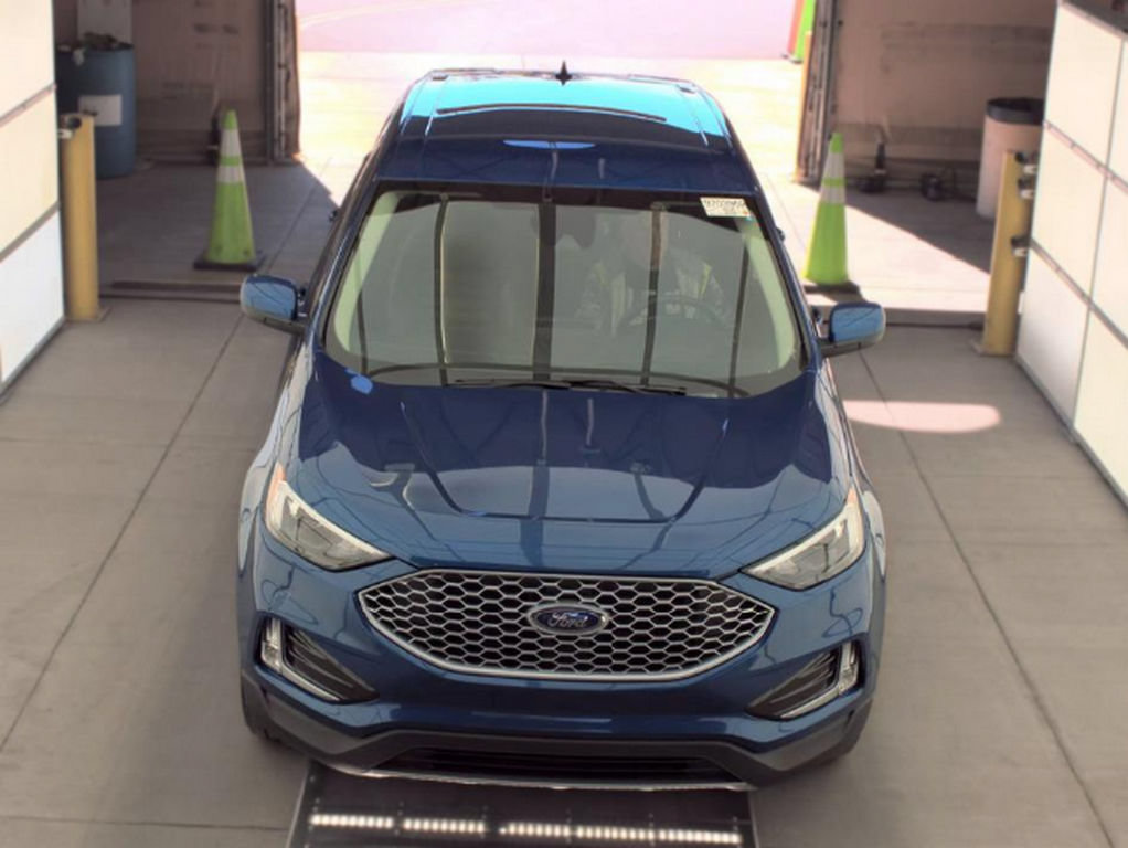 Used 2024 Ford Edge SEL w/ Convenience Package AWD/4WD image 2