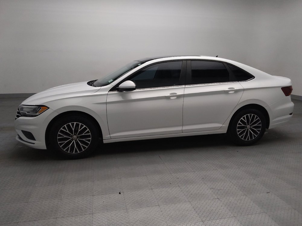 Used 2019 Volkswagen Jetta SE w/ Cold Weather Package FWD image 2