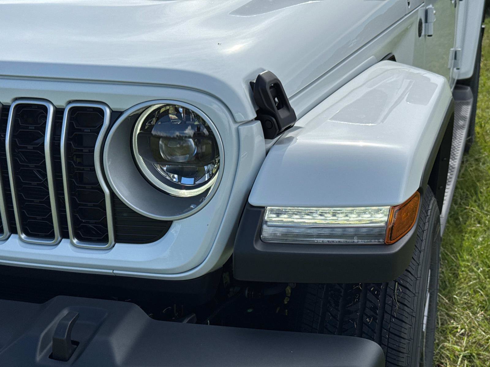 New 2025 Jeep Wrangler Unlimited Sahara AWD/4WD image 9