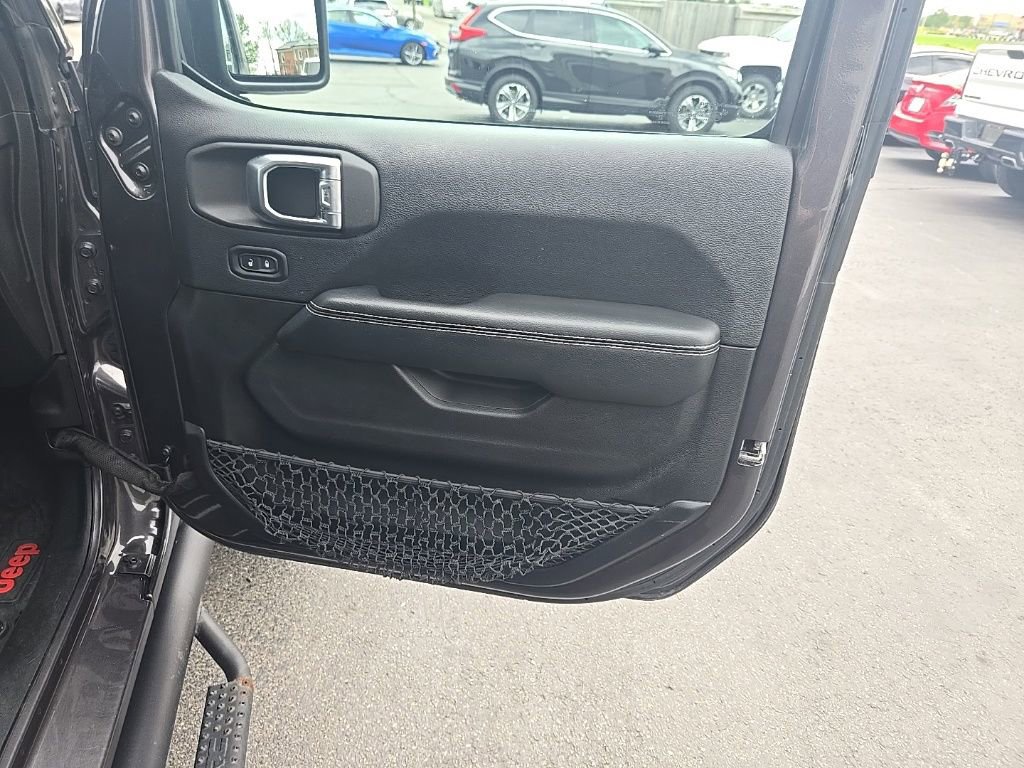 Used 2018 Jeep Wrangler Unlimited Sahara w/ Cold Weather Group image 30