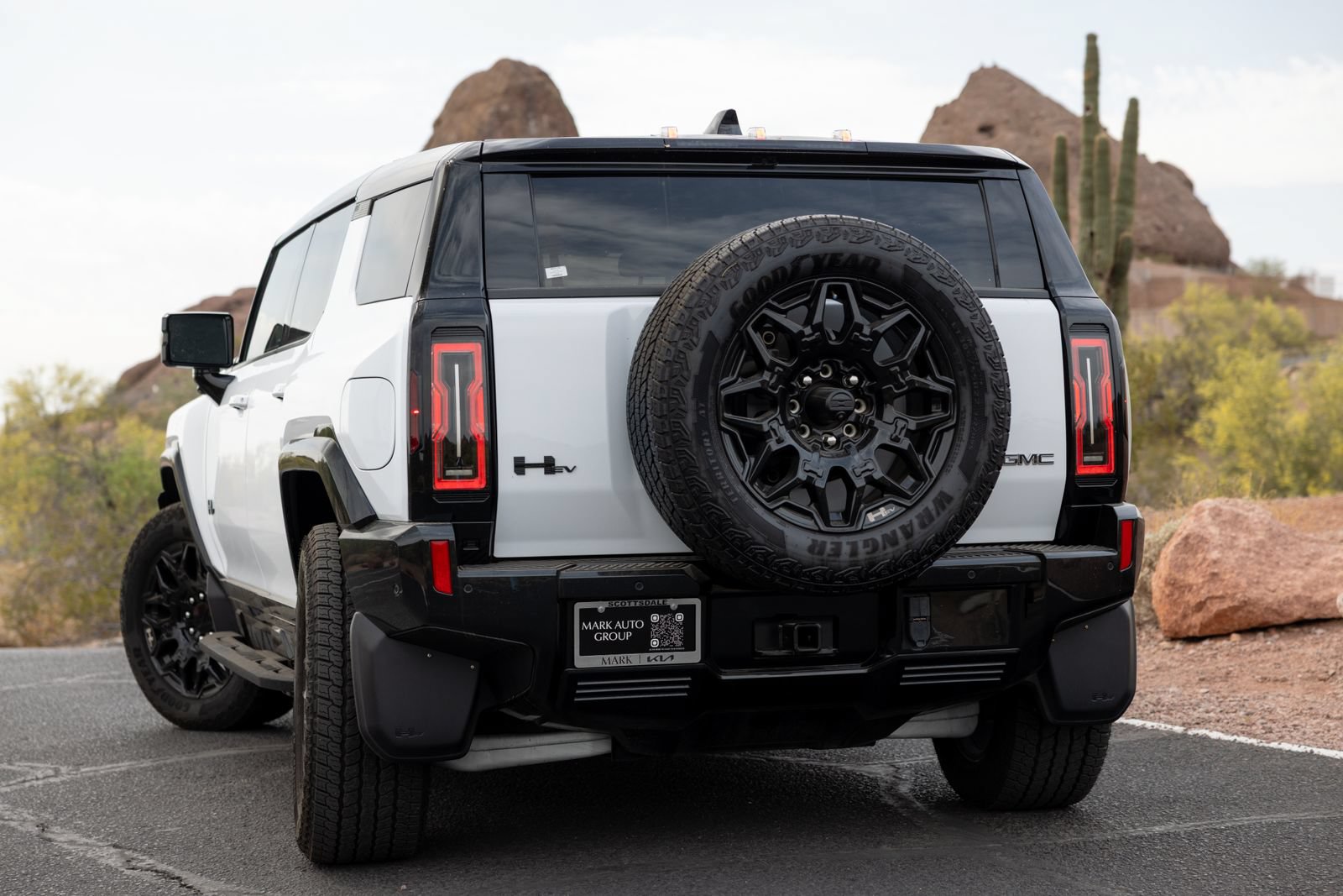 Used 2025 GMC Hummer EV 2X AWD/4WD image 11