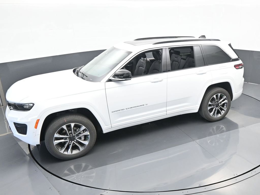 Used 2024 Jeep Grand Cherokee Overland image 42
