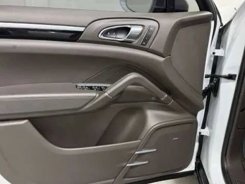 Used 2018 Porsche Cayenne Platinum Edition image 29