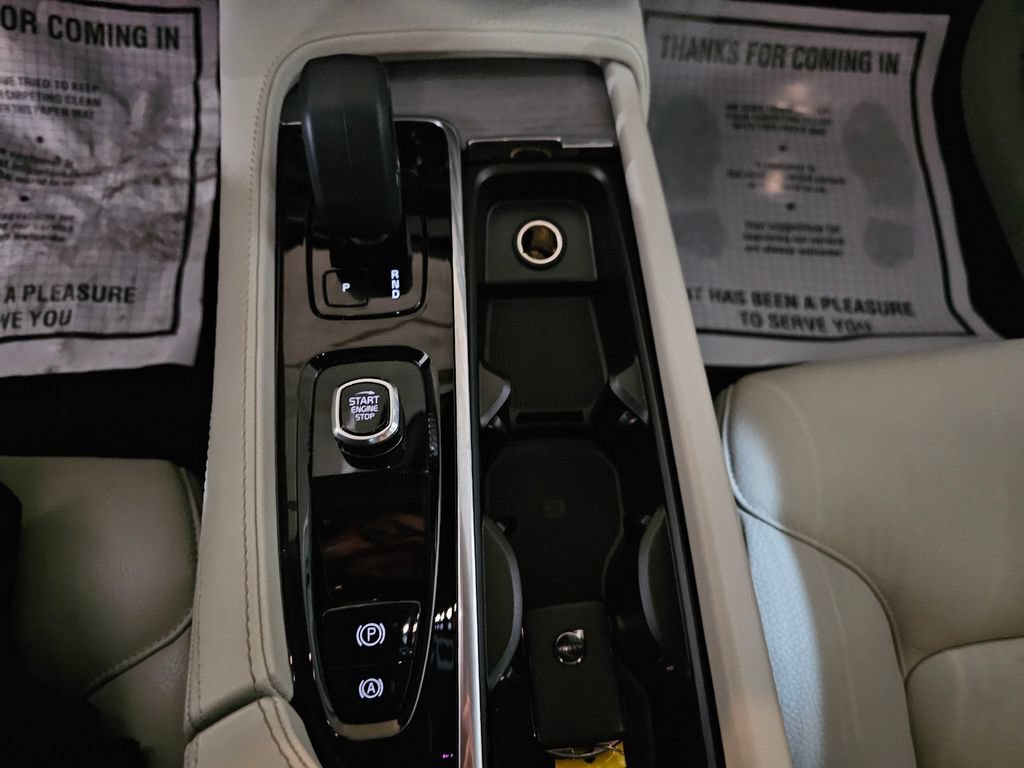 Certified 2025 Volvo XC90 T8 Plus w/ Protection Package Premier AWD/4WD image 22