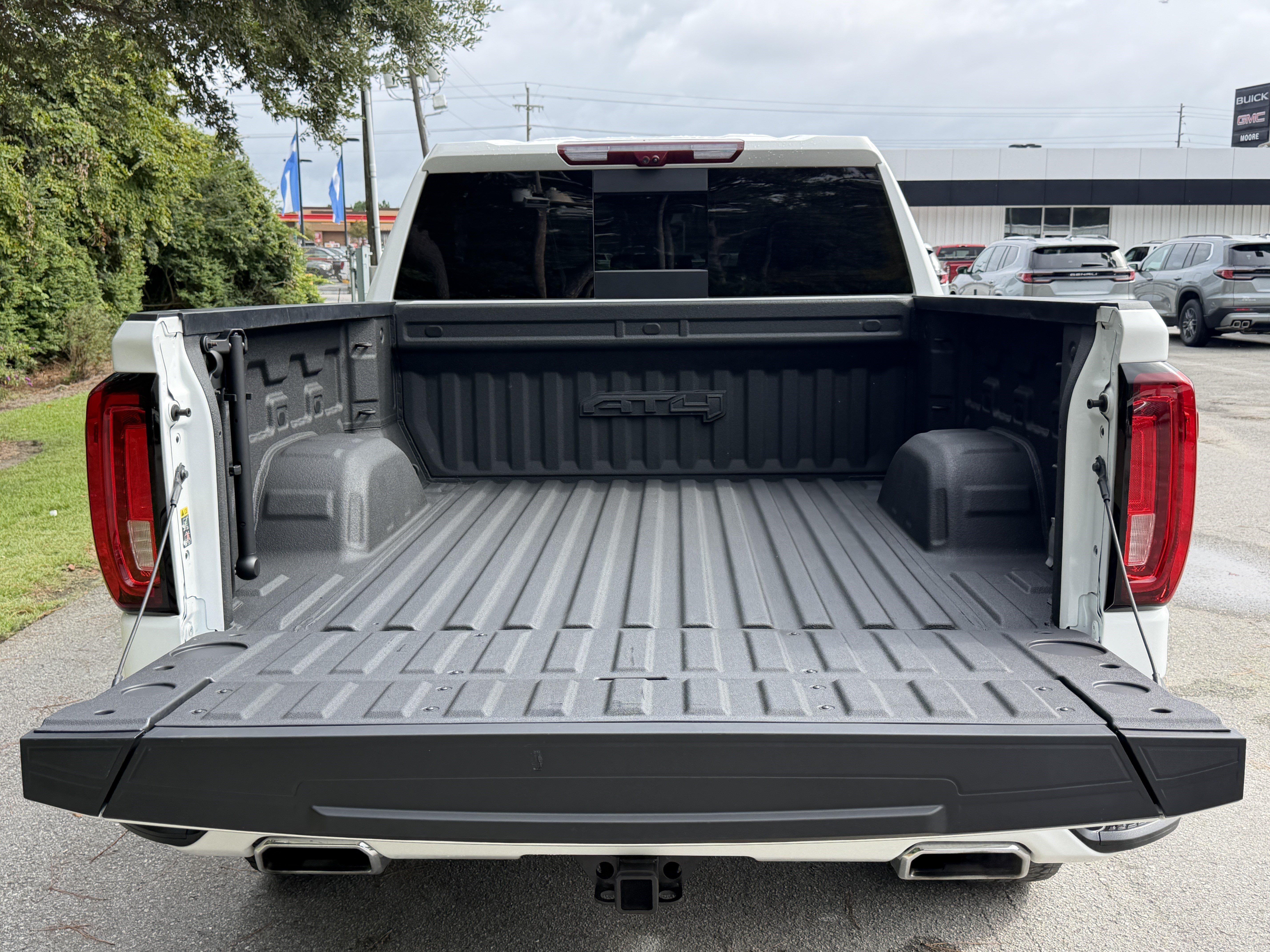 Used 2020 GMC Sierra 1500 AT4 w/ AT4 Premium Package AWD/4WD image 4