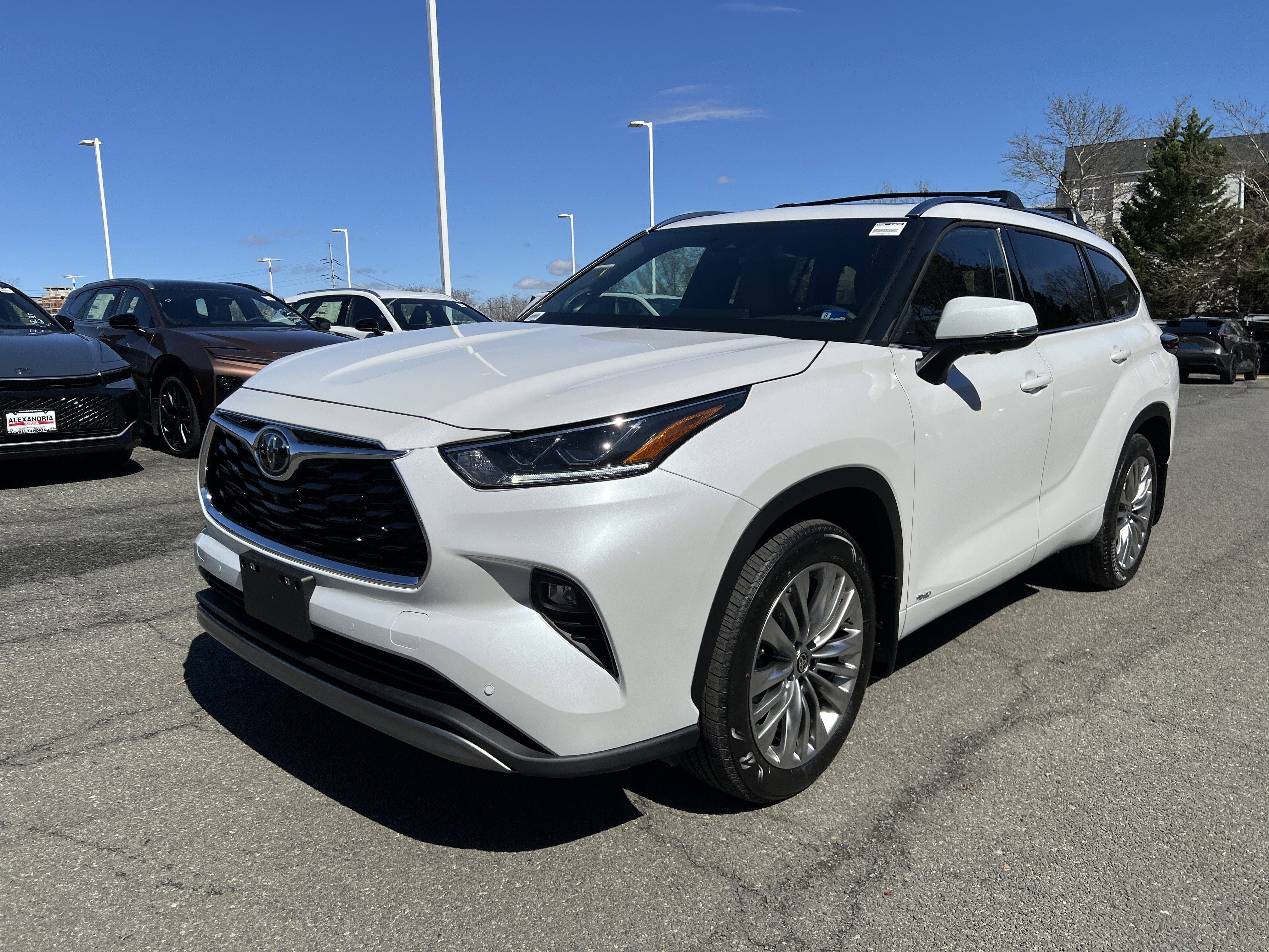 New 2026 Toyota Highlander Platinum image 1