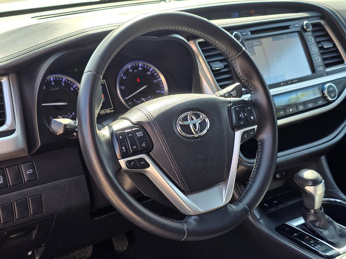 Used 2018 Toyota Highlander SE FWD image 22