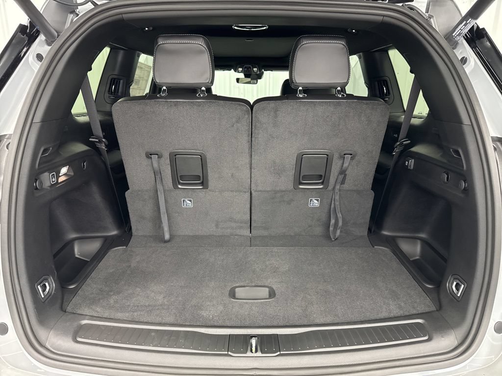 New 2025 Jeep Grand Cherokee L Limited w/ Black Appearance Package AWD/4WD image 8