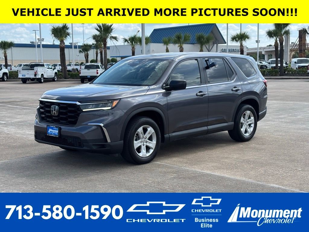 Used 2023 Honda Pilot LX image 1