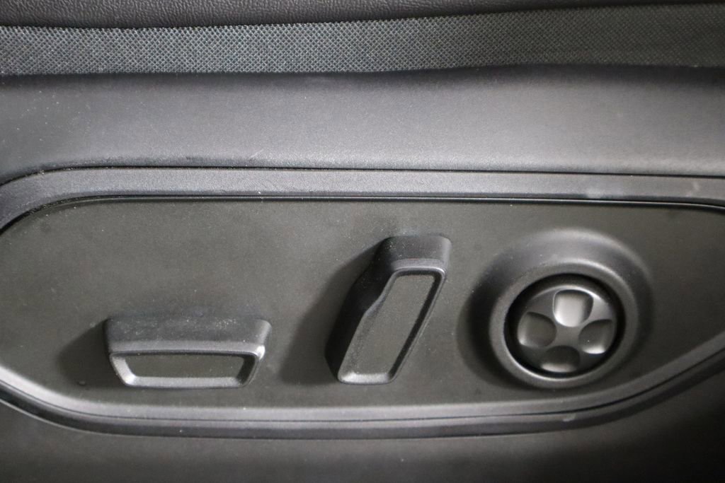 Used 2024 Jeep Grand Cherokee Limited w/ Black Appearance Package image 24