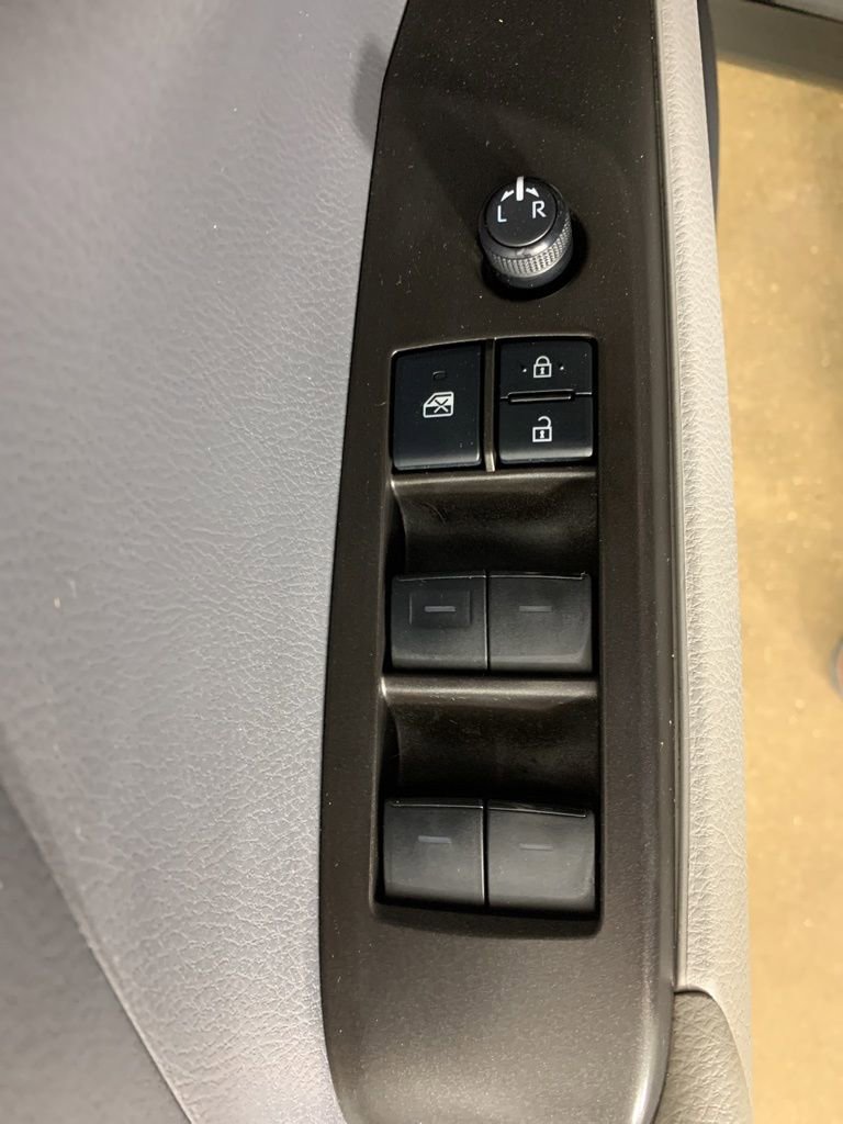 Used 2021 Toyota Camry LE FWD image 17