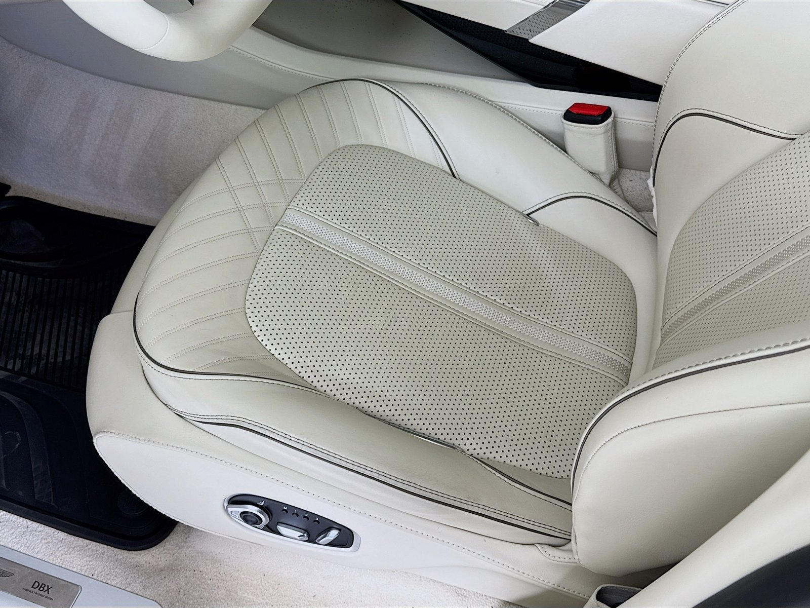 Used 2025 Aston Martin DBX 707 AWD/4WD image 19