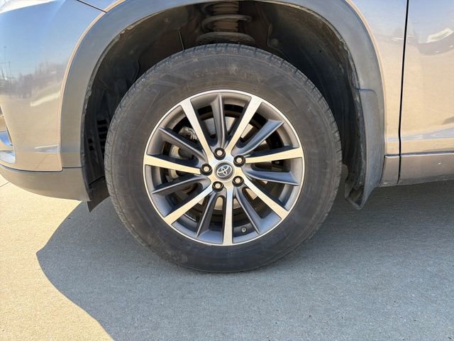 Used 2018 Toyota Highlander XLE image 9